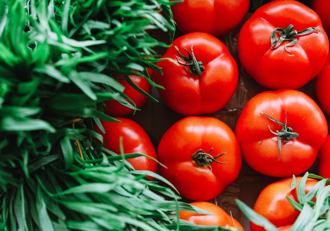 Tomates Rojos en Mostrador
